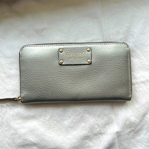 Kate Spade Silver zippered wallet